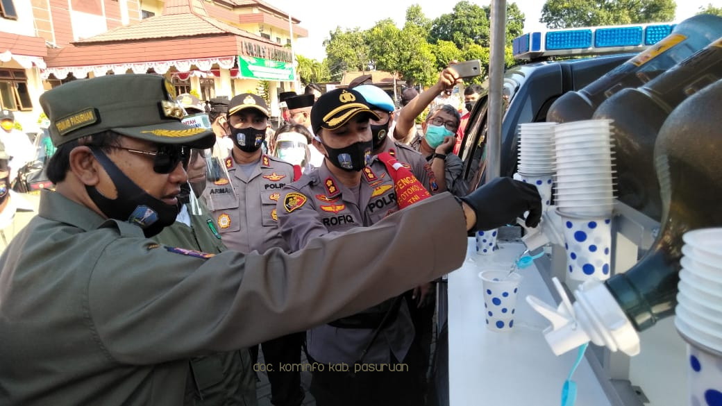 Di Kabupaten Pasuruan, Ada Mobil Tangguh Keliling Kebal Covid-19 Pembawa Minuman Probiotik 