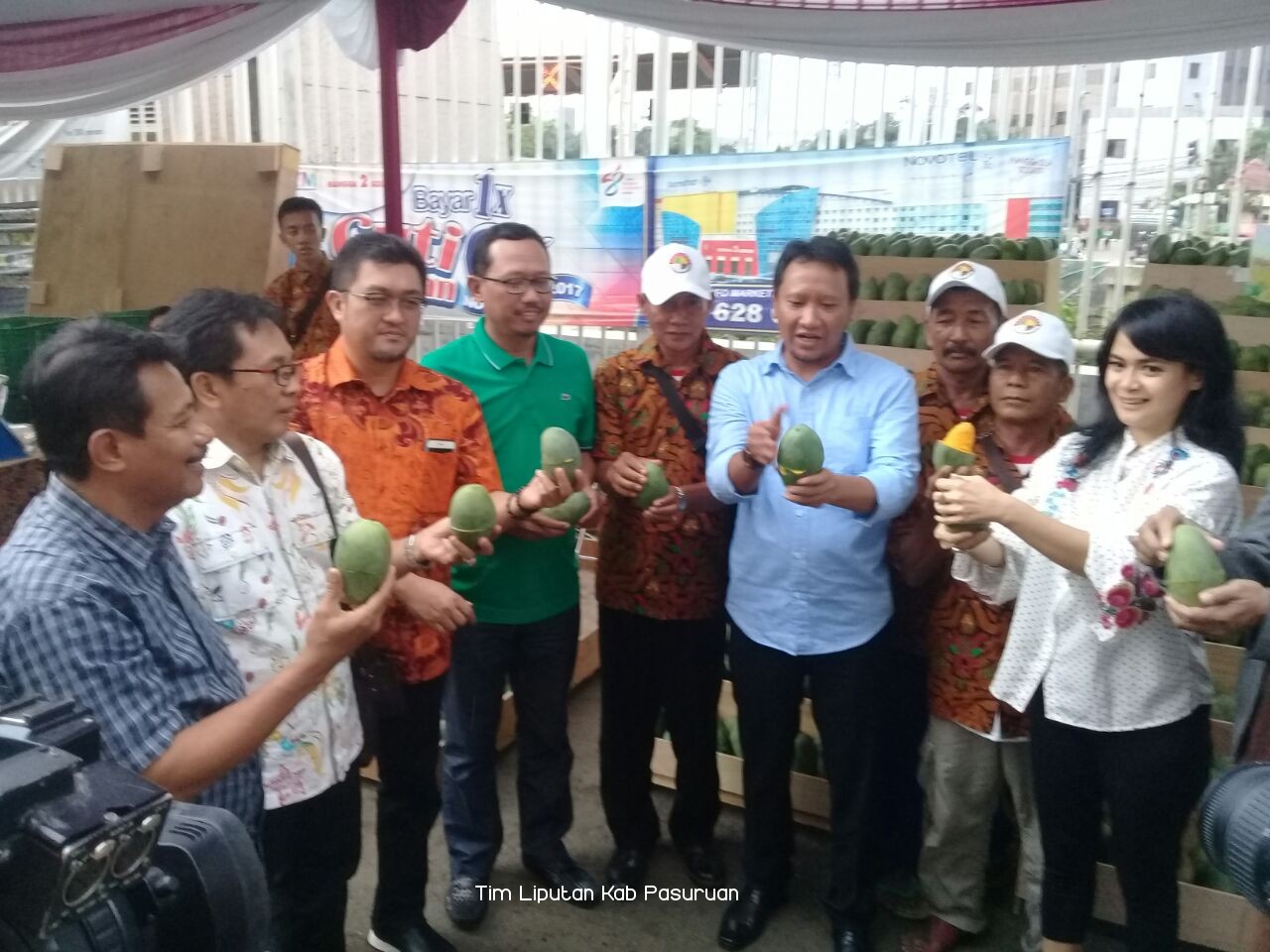 Membludak, 40 ton Mangga Alpukat Khas Kabupaten Pasuruan Jadi Rebutan Warga Jakarta