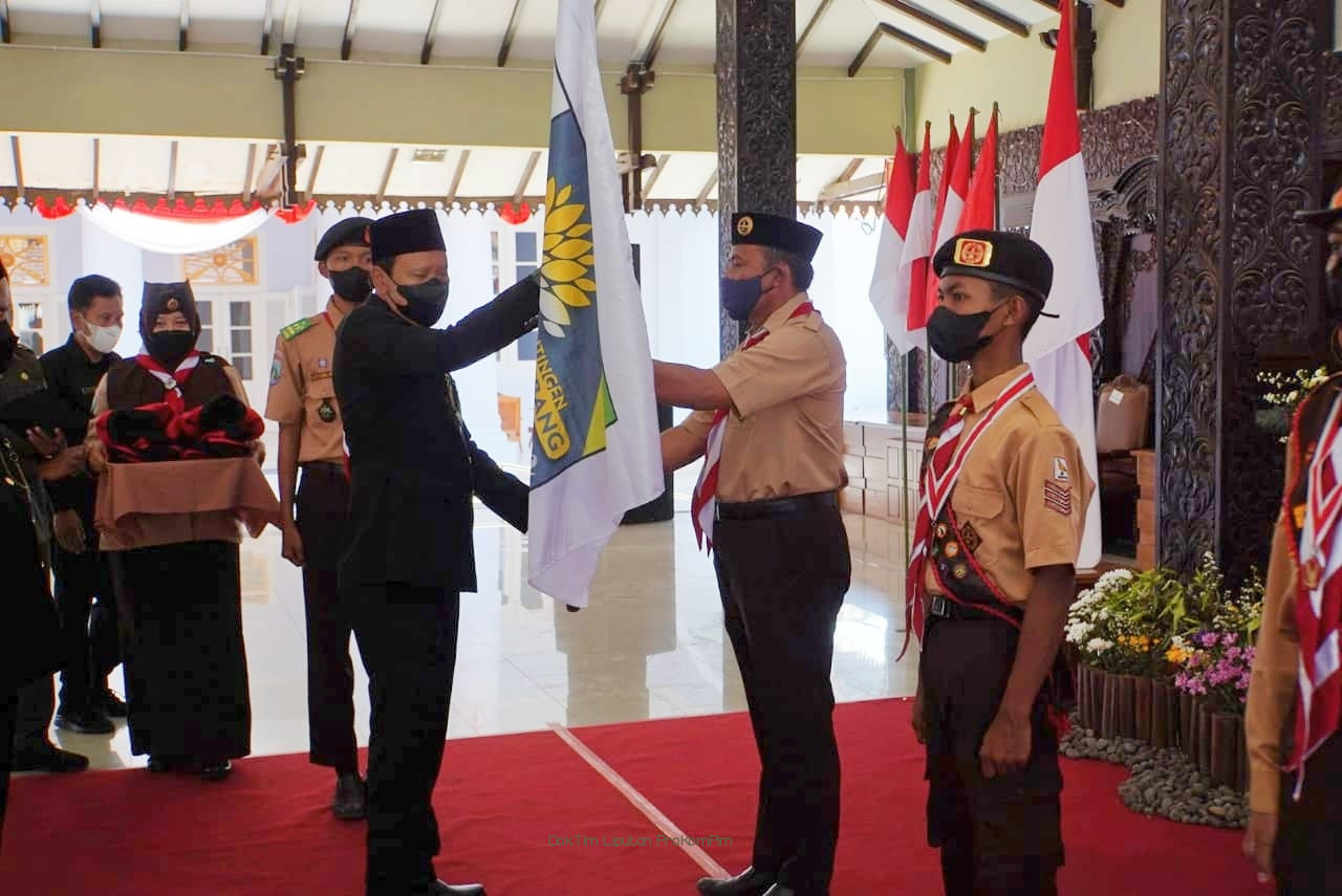 Bupati  Irsyad Yusuf Berangkatkan 16 Pramuka Penggalang Menuju Jambore Nasional 2022