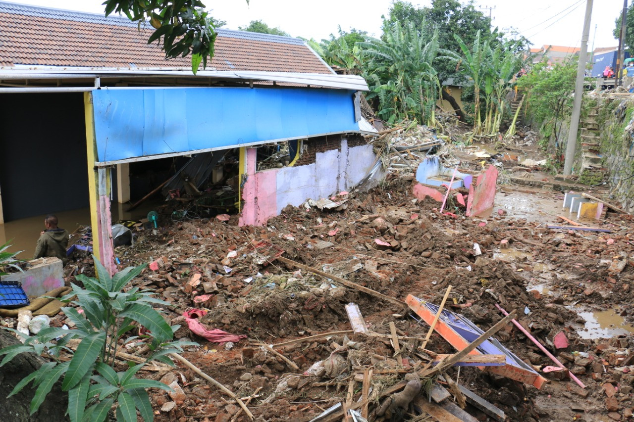 Pemkab Pasuruan Siapkan Rp 10 Milyar Untuk Perbaikan Bangunan Rusak Pasca Banjir Bandang