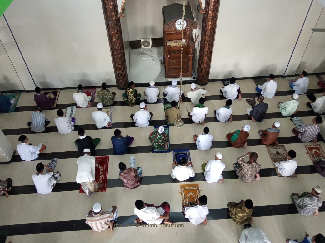 Acungi Jempol Takmir Masjid dan Jamaah Yang Terapkan Pyhsical Distancing Saat Sholat Jumat