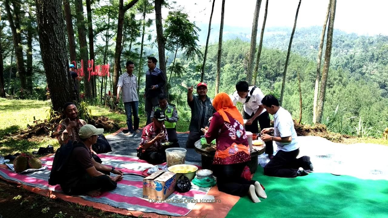 Pemuda Dusun Punjul dan Forum KIM Kecamatan Puspo Siap Garap Red Flower