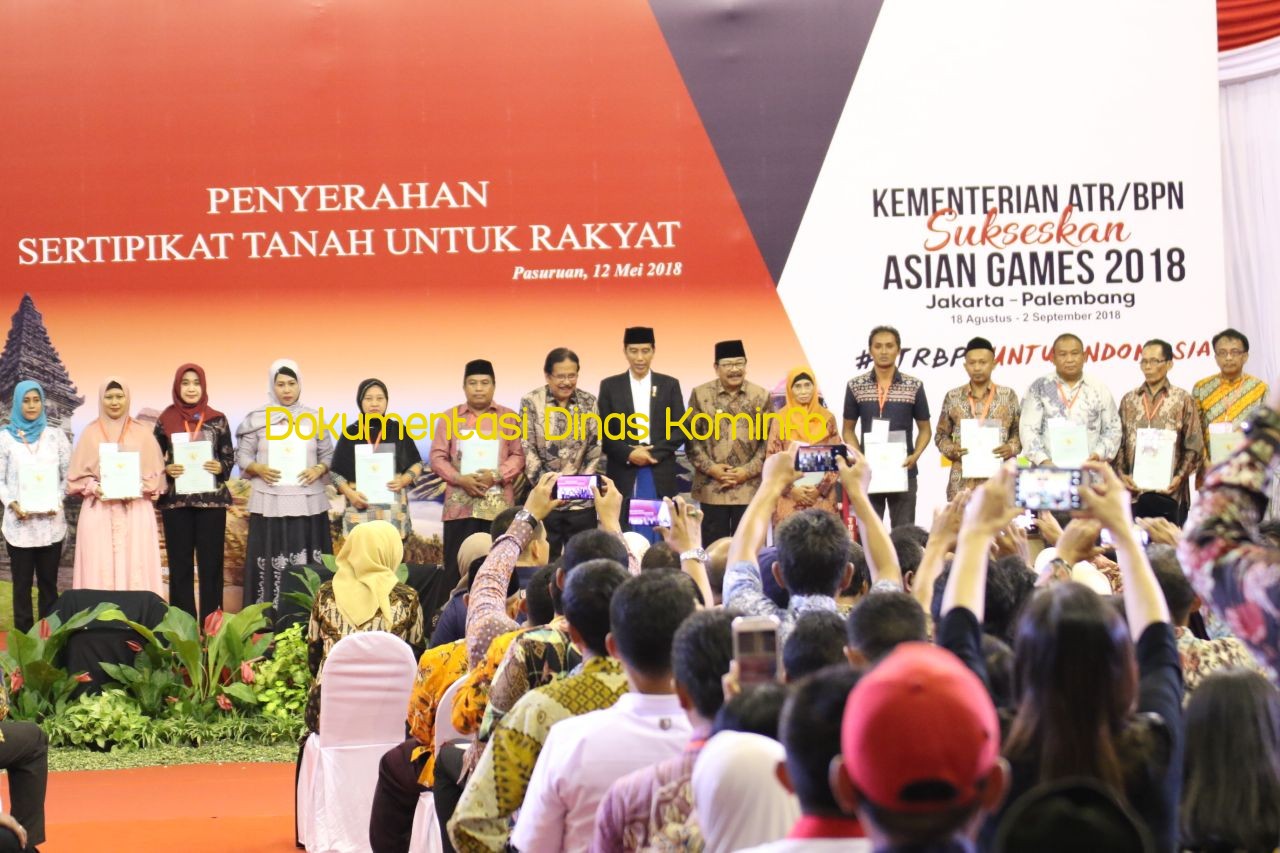Presiden Jokowi Serahkan 4065 Sertifikat Tanah Untuk Masyarakat Jawa Timur