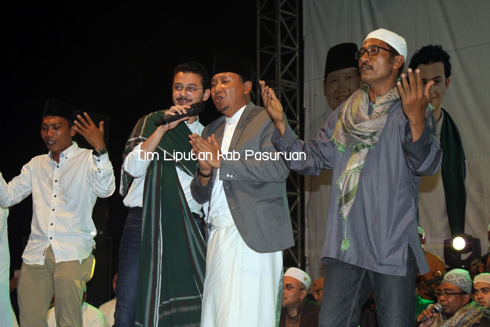 Tampan dan Bersuara Indah, Mustofa Atef Pukau Ribuan Umat Islam Pasuruan
