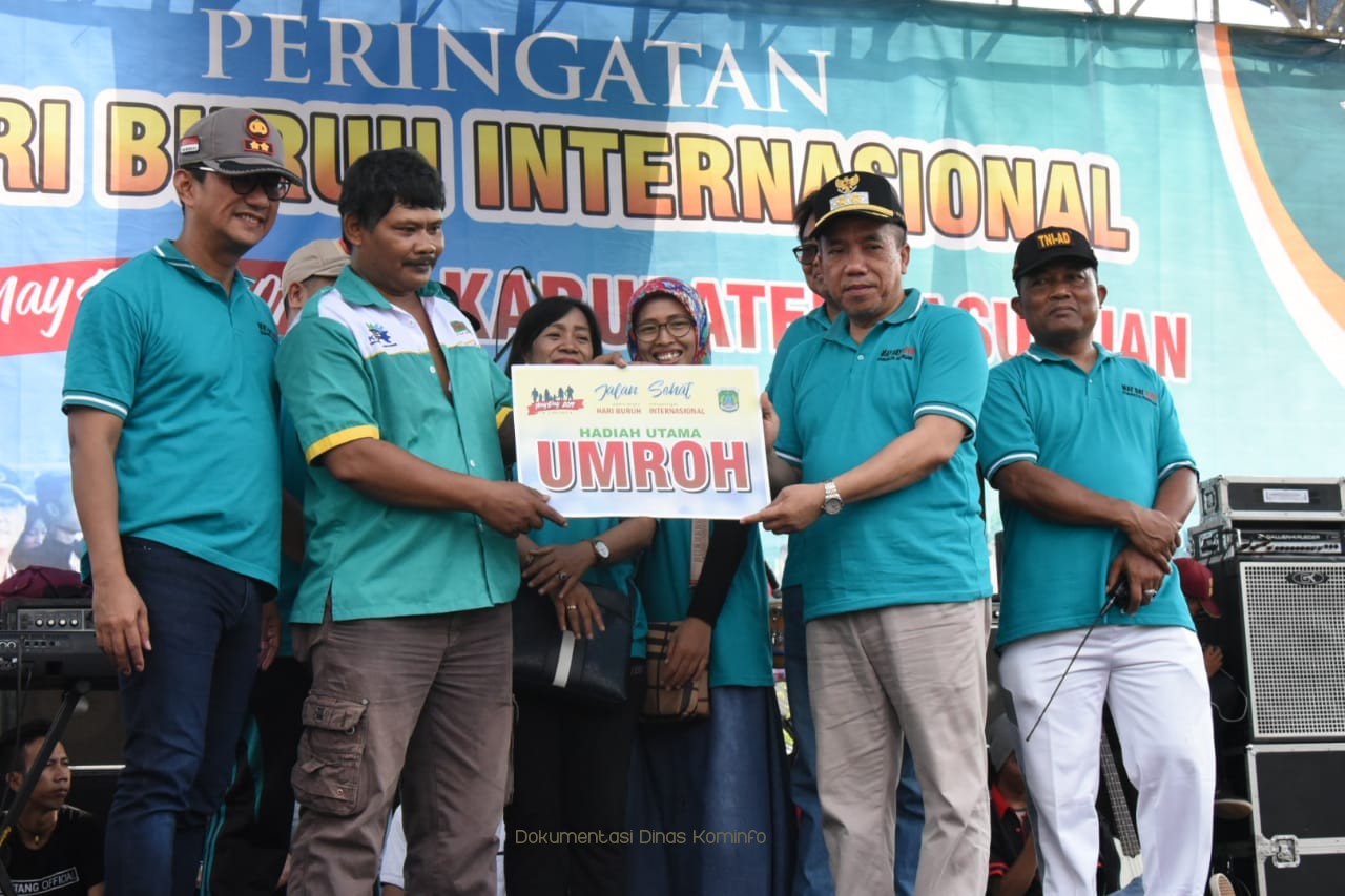 Hari Buruh Sedunia, Pemkab Pasuruan Ajak Buruh Jalan Sehat 