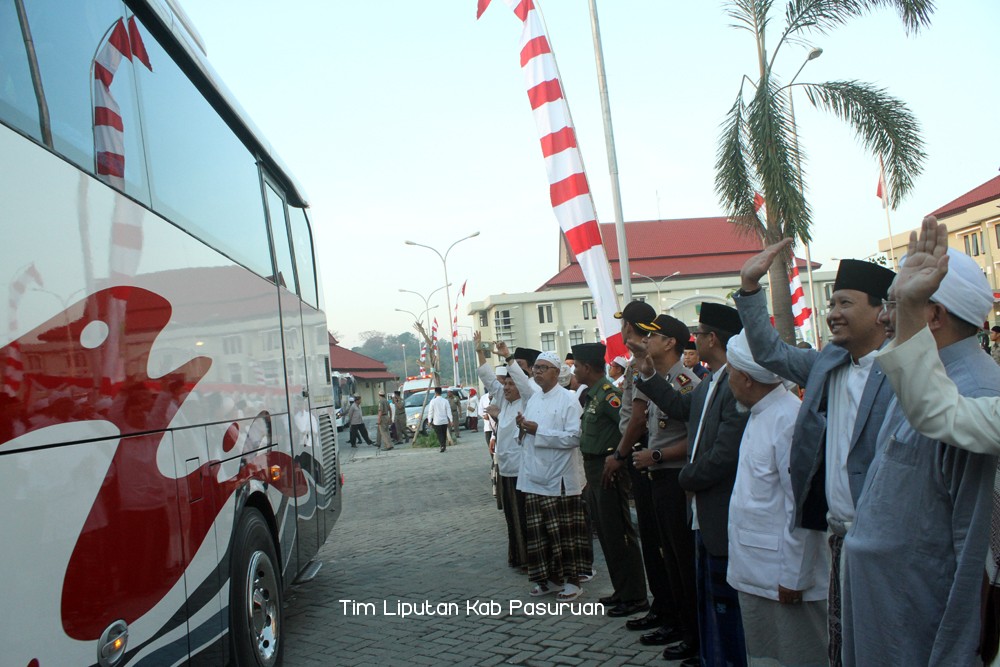 Bupati Irsyad Yusuf berangkatkan 1132 Jamaah Calon Haji Kabupaten Pasuruan