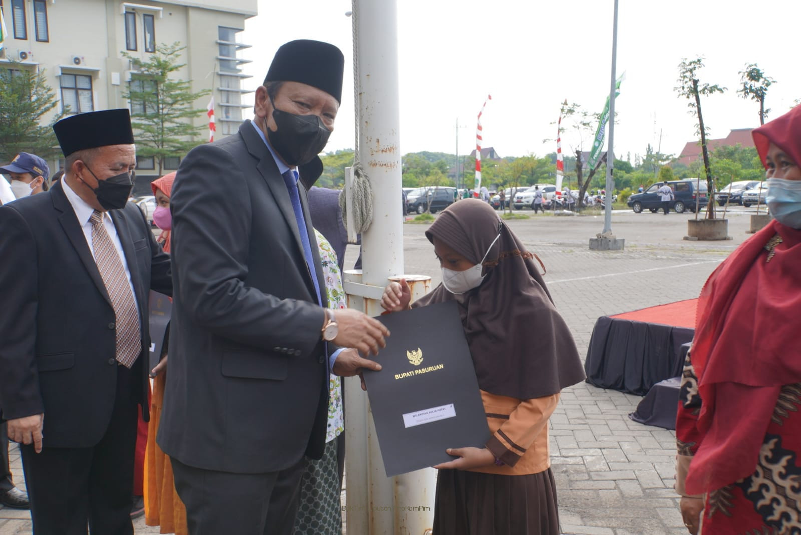 Hardiknas, Bupati Irsyad Yusuf Beri Reward Tenaga Pendidik dan Anak Didik Berprestasi 