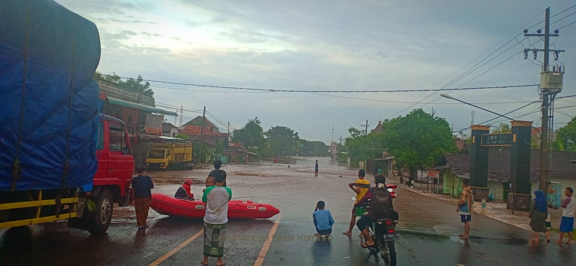 8 Kecamatan Terendam Banjir, Pemkab Pasuruan Siapkan Ribuan Nasi Bungkus dan Bangun Dapur Umum