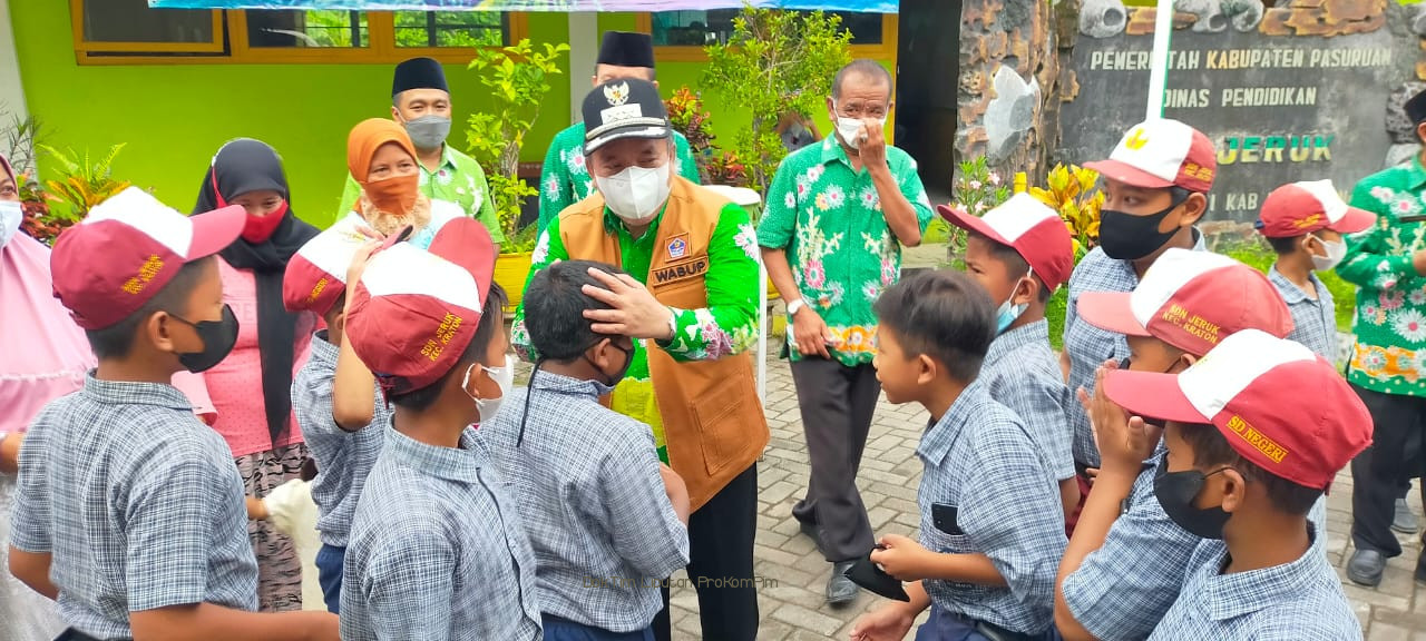 Wakil Bupati Pasuruan, Gus Mujib Ajak Orang Tua Beri Pemahaman Pentingnya Vaksinasi Pada Anak 