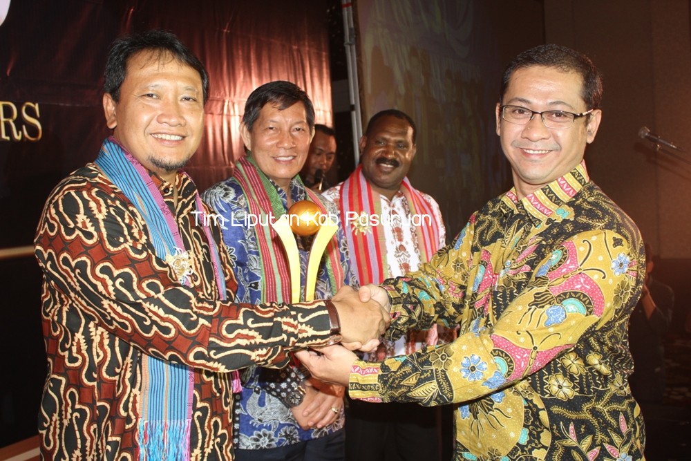 Keren, Bupati Irsyad Raih 2 Penghargaan Indonesian Minister Awards 2017