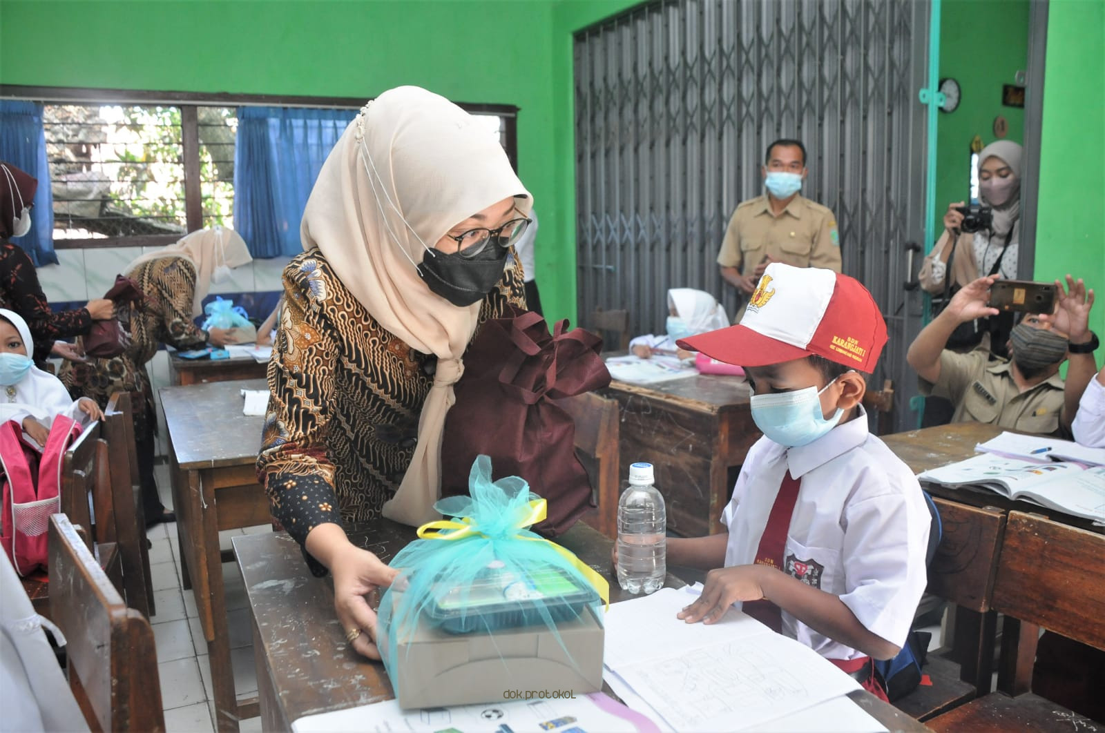 Keliling Monitoring, Bunda PAUD Kabupaten Pasuruan, Ny Lulis Irsyad Yusuf Tegaskan PTM Berjalan Baik 