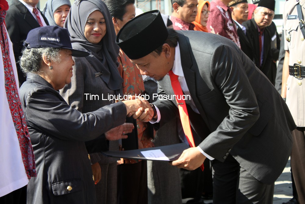 Hari Pendidikan Nasional, Bupati Irsyad Beri Penghargaan Insan Peduli Pendidikan