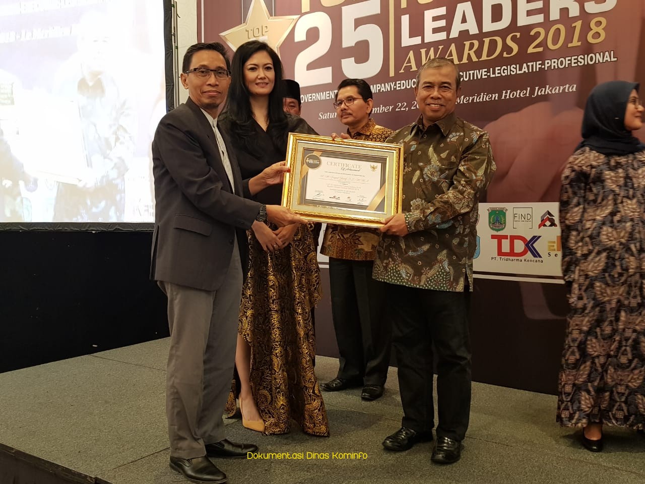 Penghujung Tahun, Bupati Irsyad Yusuf Raih Top 25 Indonesia Future Leaders Awards 2018 