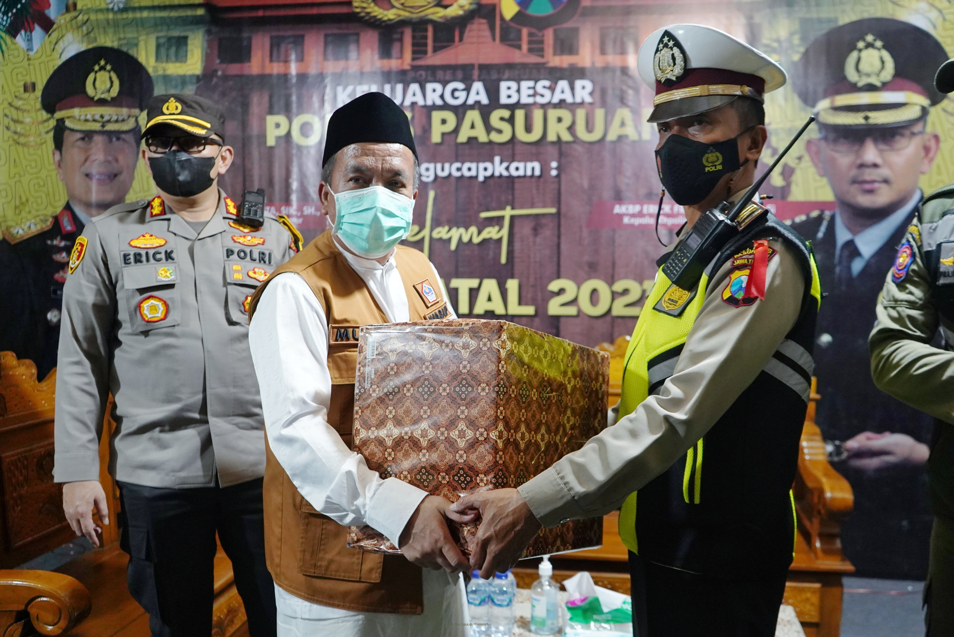 Pantau Pergantian Tahun Baru 2022, Wakil Bupati Pasuruan, Gus Mujib Plus Forpimda Patroli Keliling 