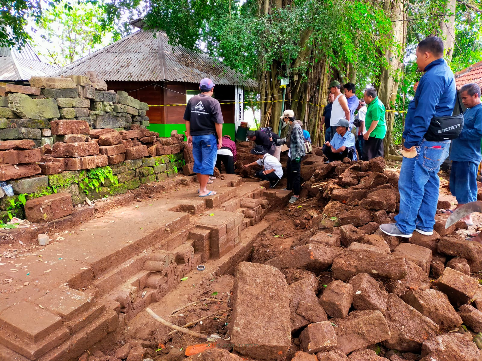 Tumpukan Batu Mirip Bangunan Candi Hebohkan Warga Sukoreno 