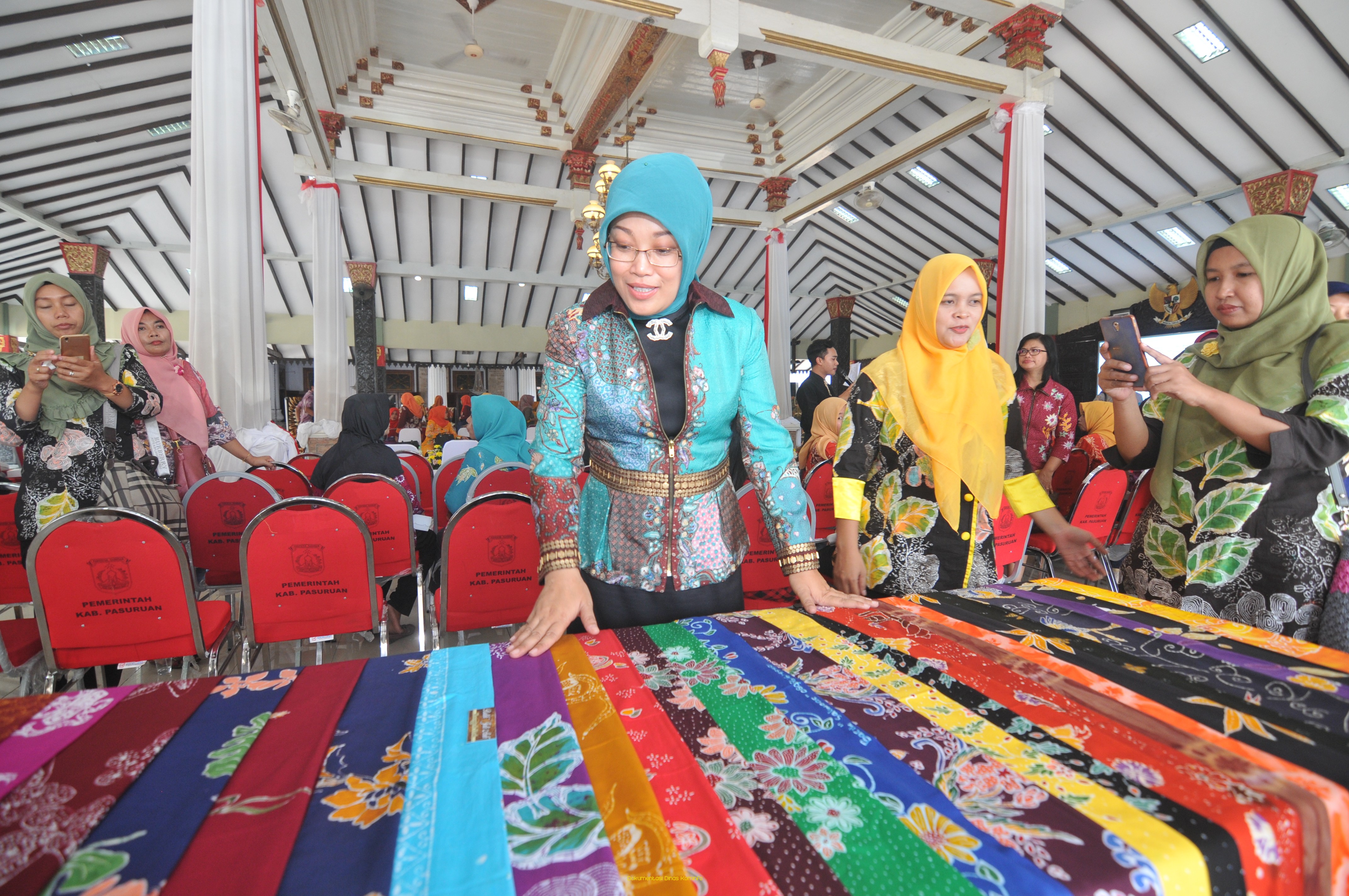 Joss!! Dekranasda Fasilitasi Pembatik dan Desainer Ciptakan Batik Kabupaten Pasuruan yang Ikonik