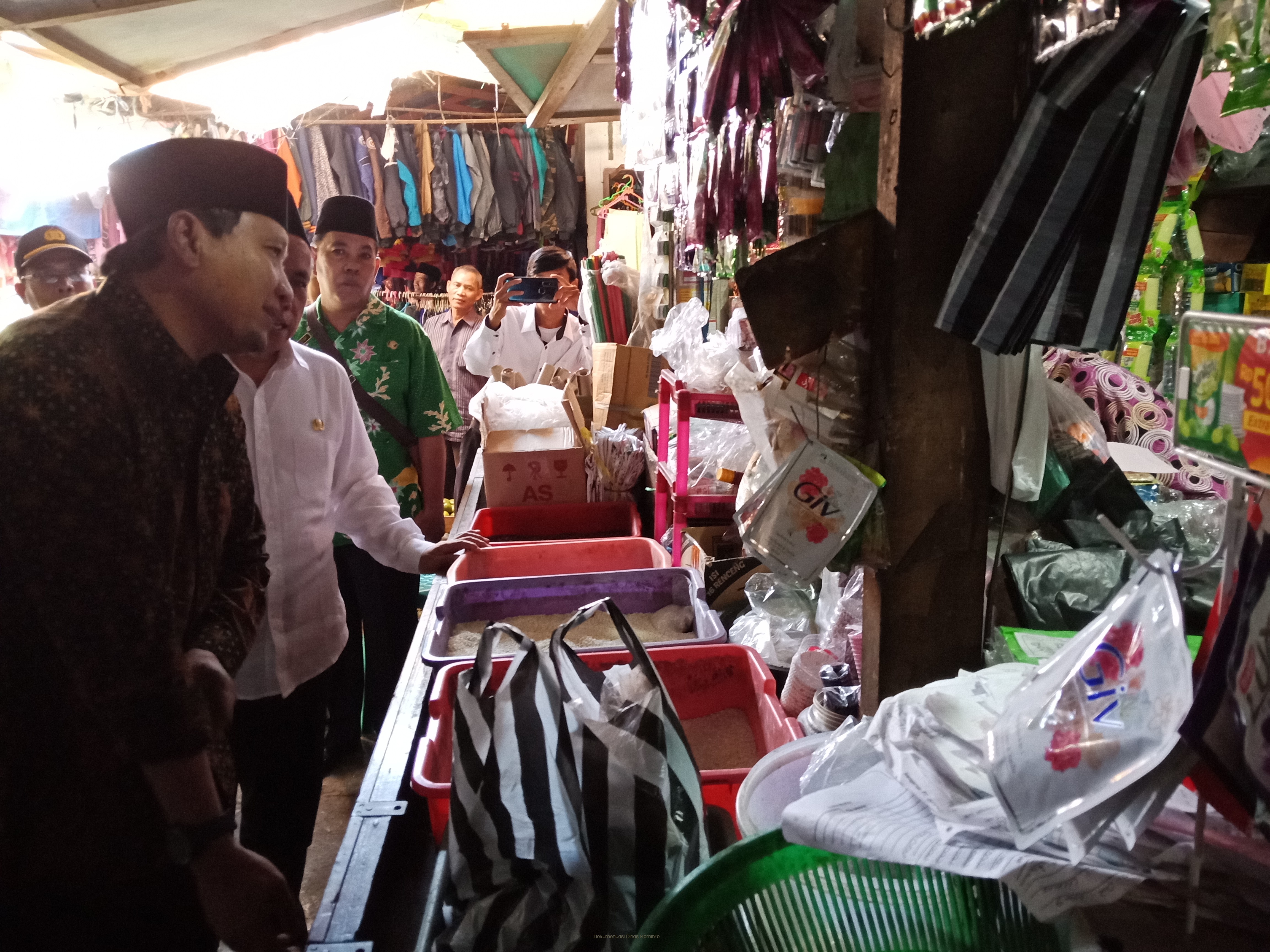 Cek Harga Bapokting, Bupati Irsyad Yusuf Pimpin Operasi Pasar