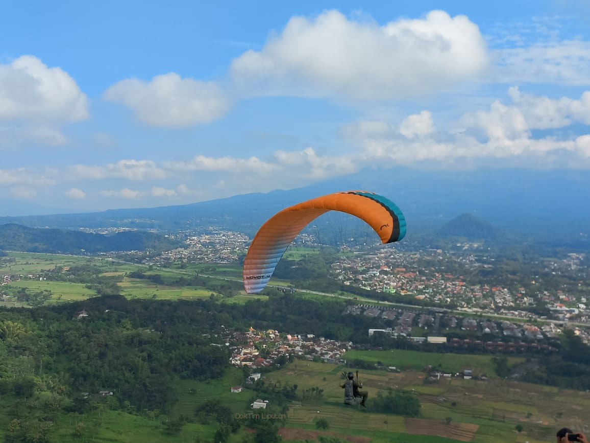Bukit Paralayang Sempu, Surga-Nya Penyuka Paralayang di Kabupaten Pasuruan 