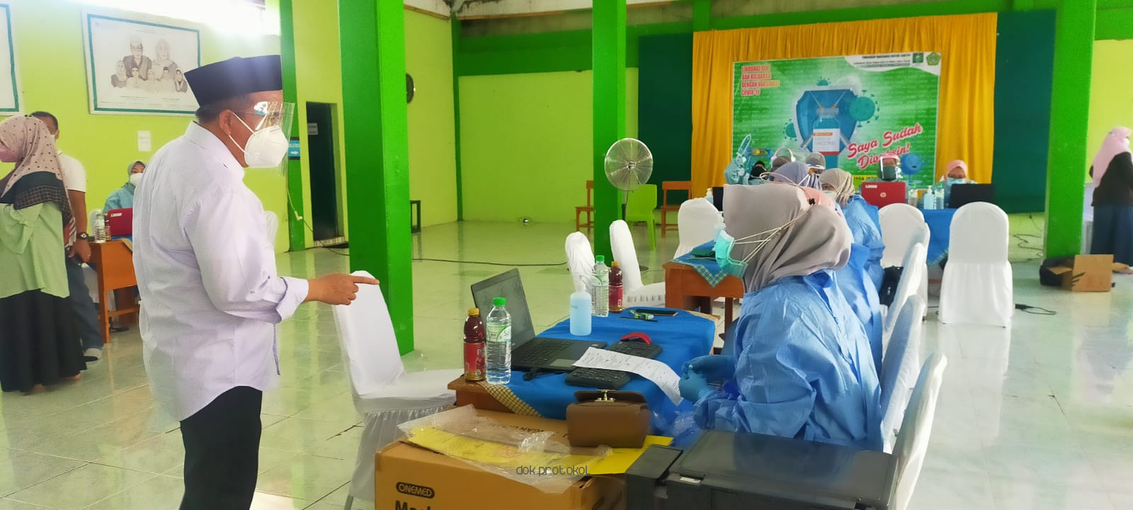 Wakil Bupati Pasuruan, KH Abdul Mujib Imron Pantau Vaksinasi 5600 Santri Usia 12-17 Tahun