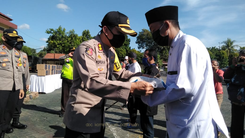 Polres Pasuruan Salurkan 10 Ton Beras untuk Warga Terdampak Covid-19 di Kabupaten Pasuruan 