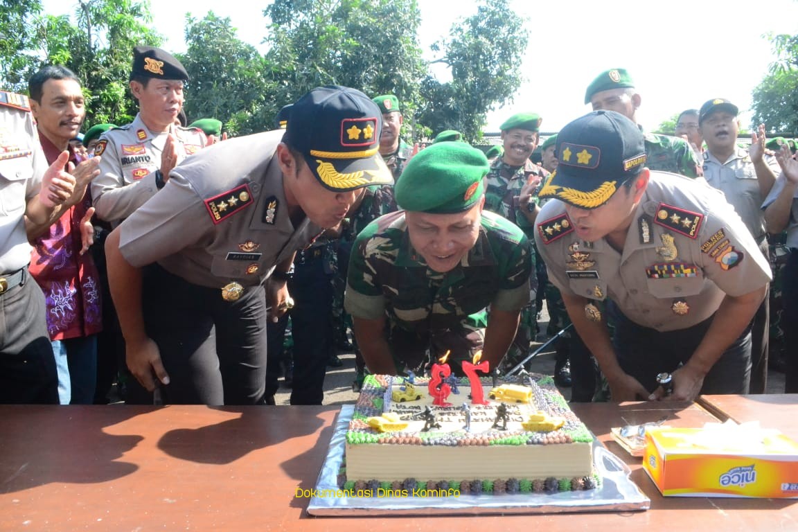 HUT TNI ke 73, Kapolres Pasuruan dan Kapolres Pasuruan Kota Beri Kejutan untuk Dandim 0819 