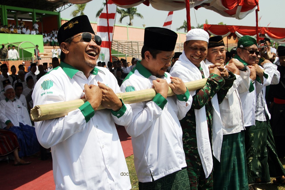 Hari Santri Nasional, Bupati Irsyad Yusuf Jajal Bambu Gila