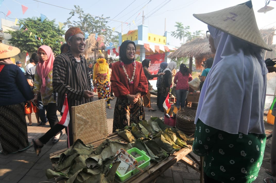 Melihat Uniknya Pasar Desa Sorpo di Desa Suwayuwo
