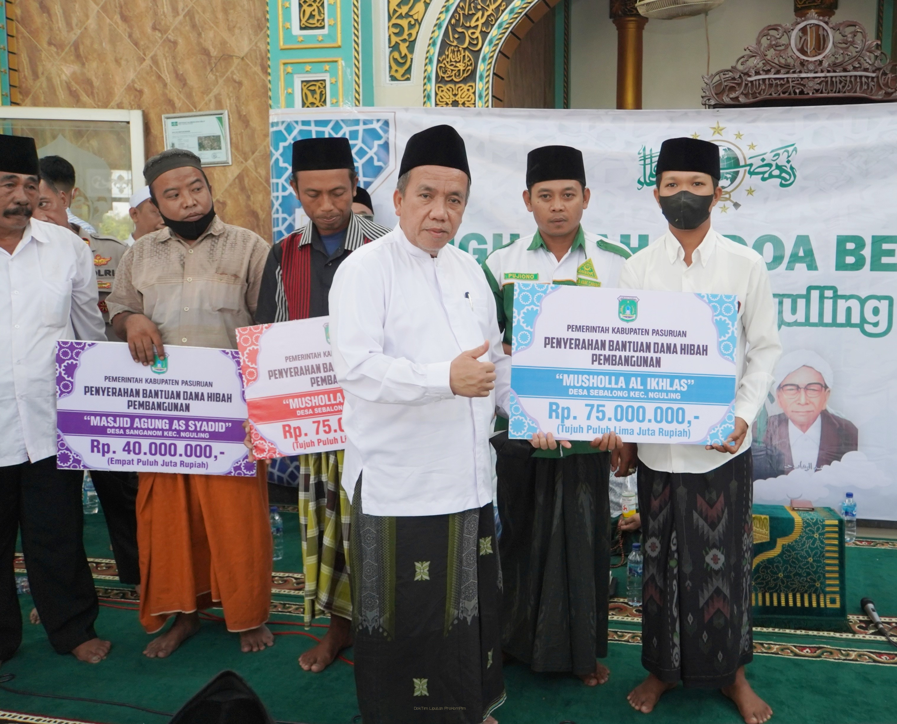 Pemkab Pasuruan Salurkan Bantuan Hibah Untuk Masjid dan Musholla di Kecamatan Nguling 
