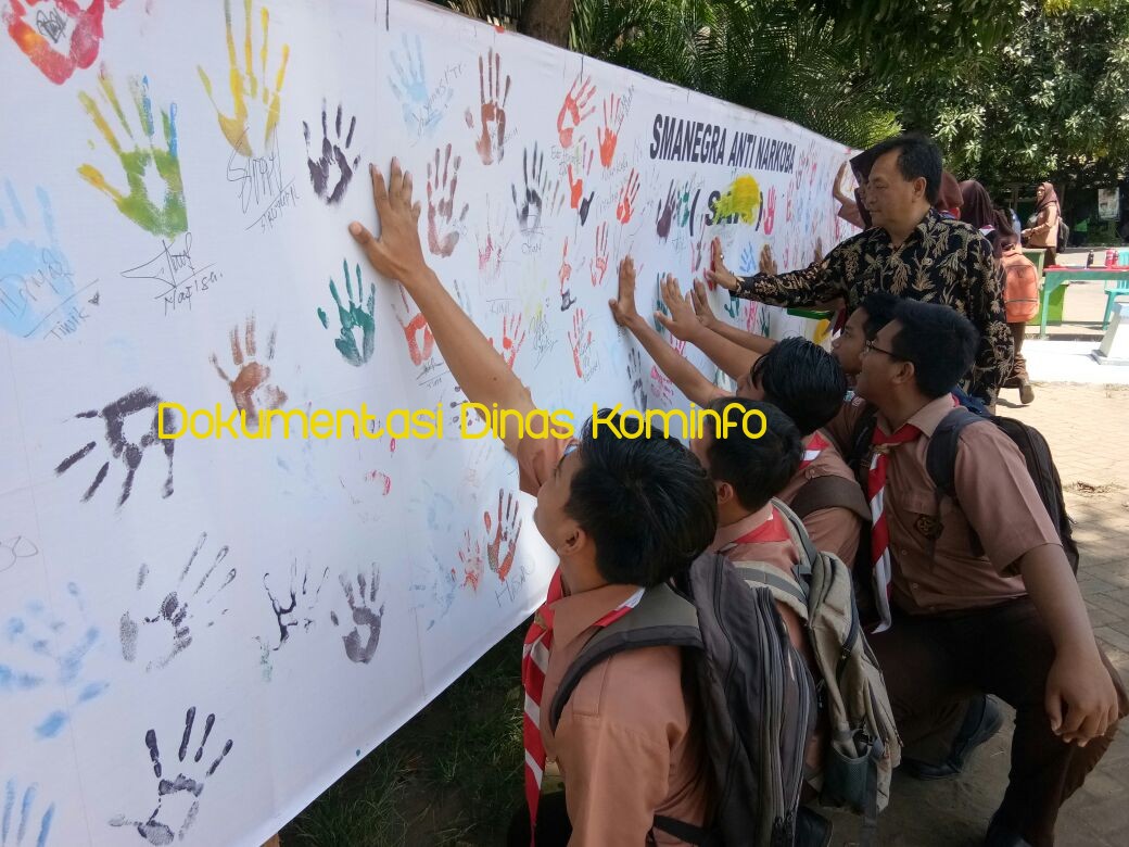Ribuan Pelajar SMAN I Grati Cap Tangan Anti Narkoba
