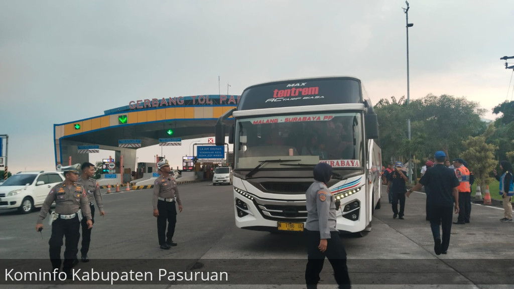 Pastikan Penumpang Terangkut, Kemenhub dan Polres Pasuruan Cek Armada Lebaran