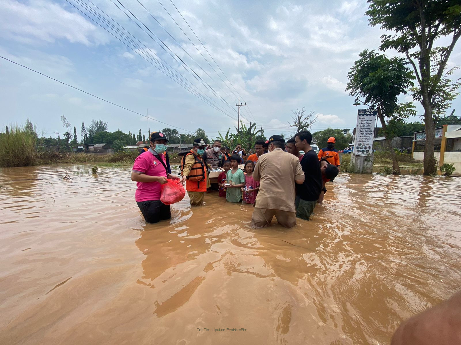 Pasok Kebutuhan Pangan Warga Terdampak Banjir, Pemkab Pasuruan Bangun Banyak Dapur Umum 