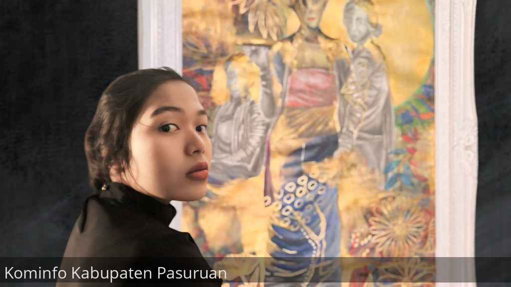 Lukisan "Perempuan Di Atas Kertas Melengkung" Karya Warga Desa Cangkring Malang Mendunia