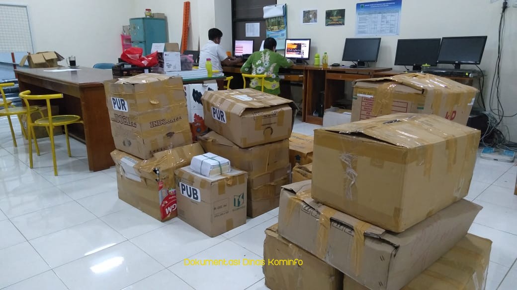 1000 Eksemplar Buku Bacaan untuk Perpustakaan Desa Plososari, Grati