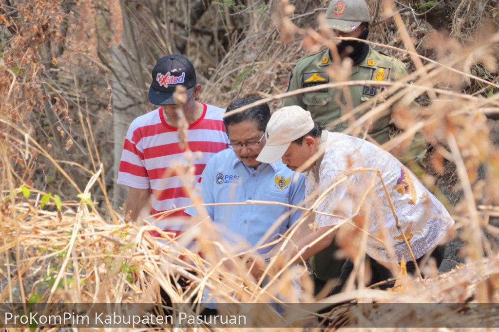 Tindaklanjuti Keluhan Warga Terhadap Pencemaran Kali Welang, Pemkab Pasuruan Ambil Sampel Air Sungai Untuk Dikaji