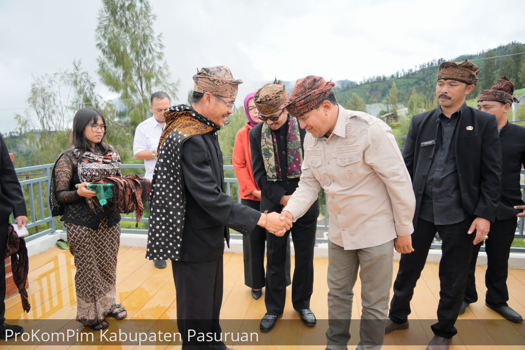 Pj. Bupati Nurkholis Optimis, Tengger Culture Center Punya Daya Tarik Tersendiri Pikat Wisatawan Dengan Panorama Pegunungan Menawan