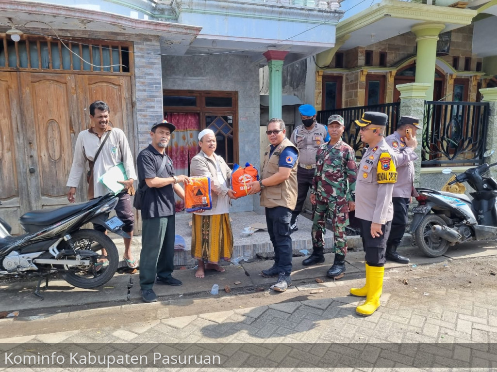 Puluhan Rumah Warga Kraton dan Kejayan Rusak Dihantam Puting Beliung. Pemkab Pasuruan Salurkan Bantuan Logistik