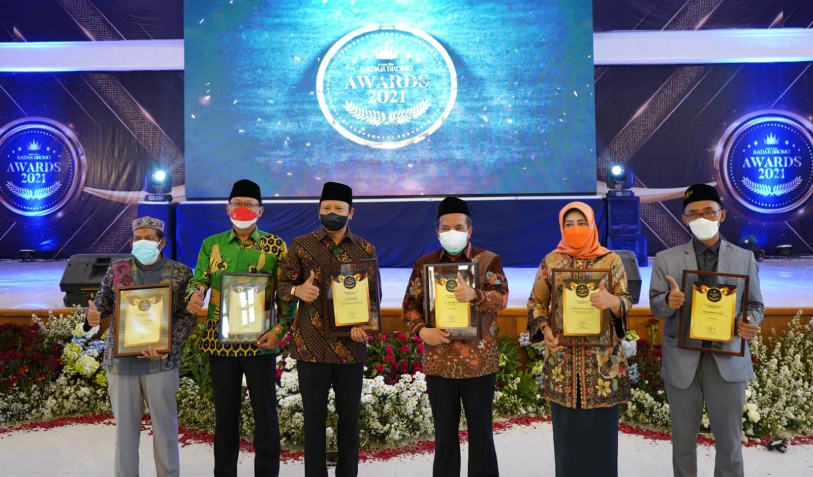  Bupati dan Wakil Bupati Pasuruan Raih Radar Bromo Awards 2021