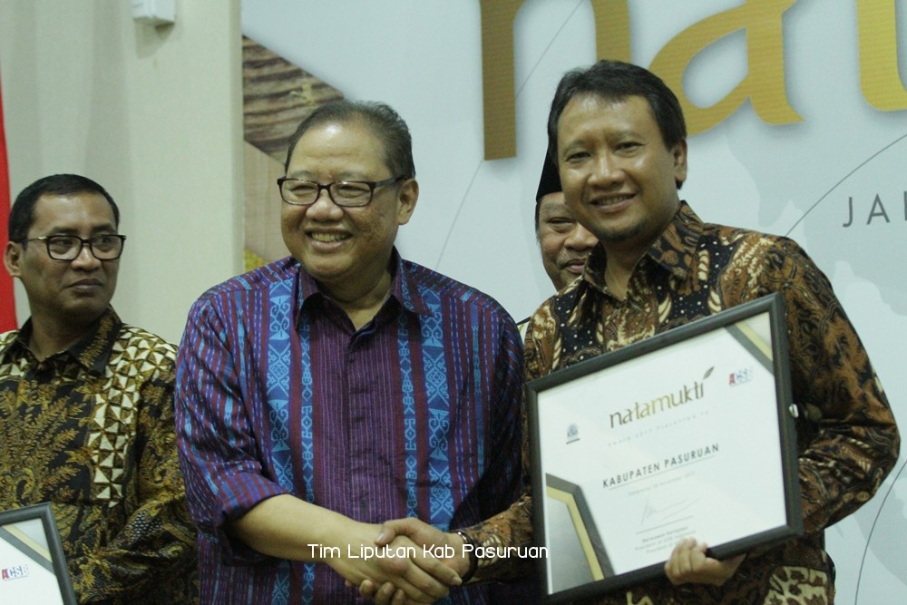 Sukses Bangun Ekosistem UMKM Yang Berdaya Saing, Bupati Irsyad Yusuf Raih Penghargaan Natamukti 2017