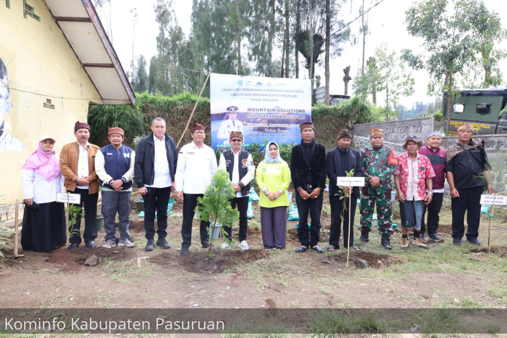Hijaukan Lahan Kritis. Pemkab Pasuruan Gandeng Perusahaan Tanam Bibit Cemara Hingga Kopi