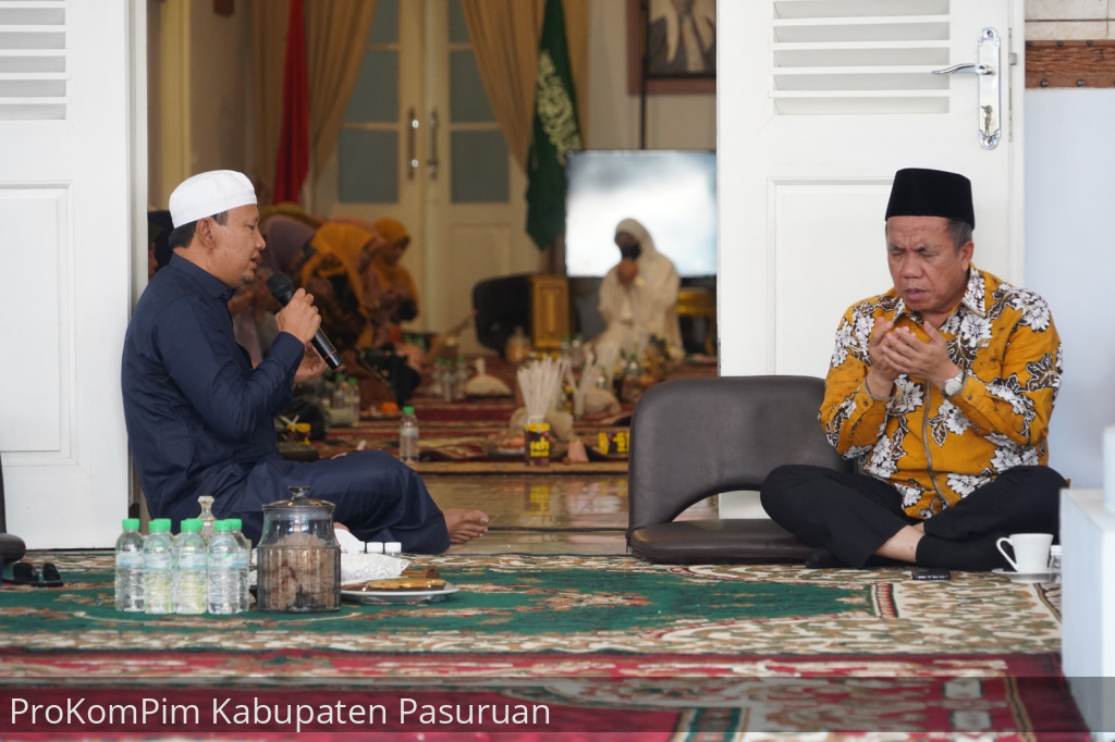 Bersama Sang Istri, Bupati Irsyad Yusuf Baru Tiba dari Tanah Suci Makkah