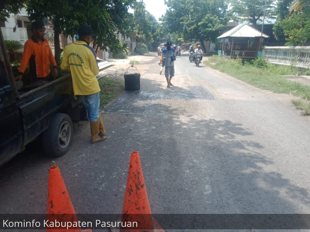 Sambut Hari Raya, Pemkab Pasuruan Intens Perbaiki Jalan Rusak di Semua Wilayah