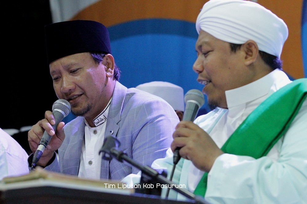 Doakan Kabupaten Pasuruan Aman dan Kondusif, Bupati Irsyad bersama Jamaah Al Fikri Ajak Masyarakat Bersholawat