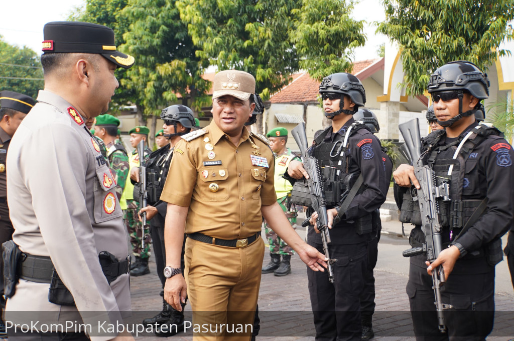Pj. Bupati Nurkholis Pimpin Apel Pergeseran dan Pengecekan Pasukan Pengamanan Pilkada Serentak Tahun 2024