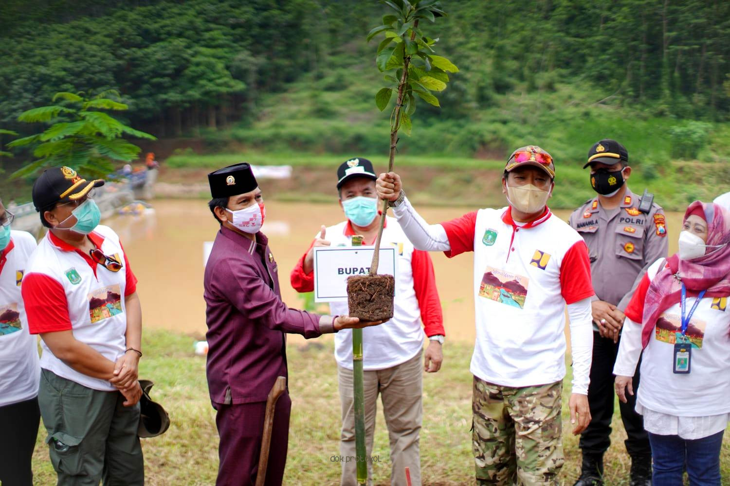 Ciptakan Kawasan Konservasi Alam, Bupati Resmikan Embung Welulang 