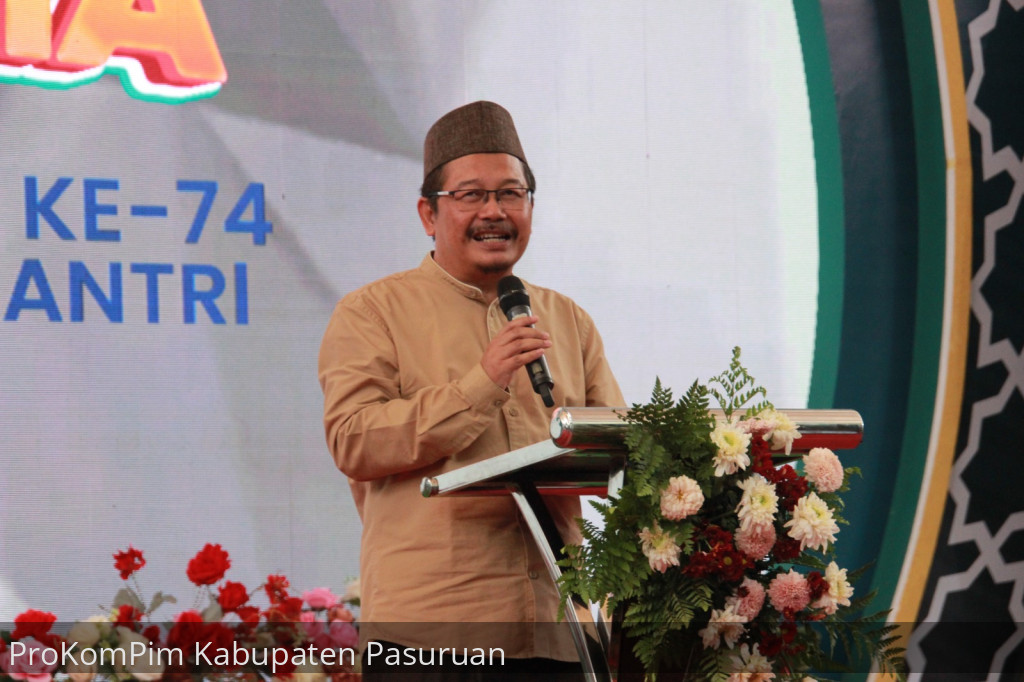 Hadiri Wisuda ke-28 dan Haflah Akhirussanah ke-78 PPT Al-Yasini, Pj. Bupati Andriyanto Dorong Santri Konsisten Amalkan Ilmu Di Masyarakat
