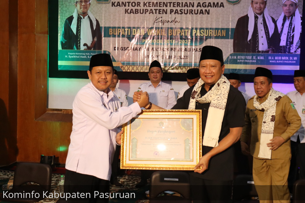 Kemenag Jatim Anugerahi Bupati Irsyad Yusuf Bapak Harmoni dan Kerukunan Umat Beragama