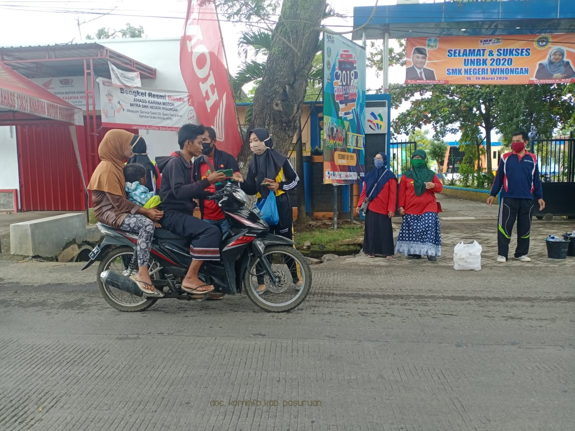 Pelajar SMKN Winongan Produksi Ratusan Masker. Tak dijual, Melainkan Dibagikan Gratis ke Masyarakat