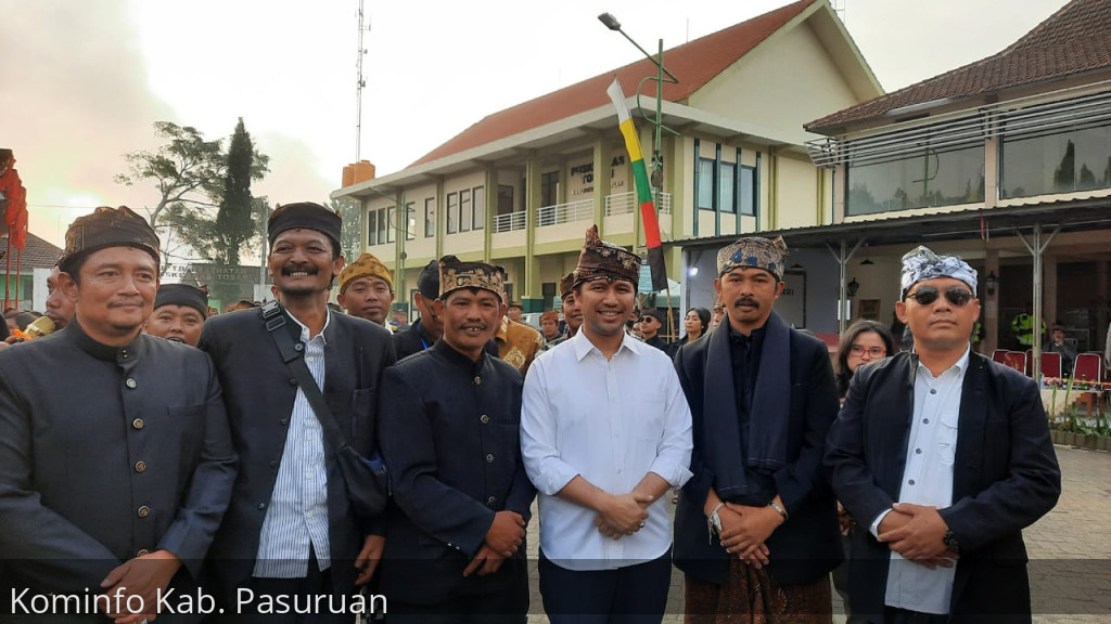 Wagub Emil Dardak Kagum Dengan Tradisi Pawai Ogoh-Ogoh Warga Tosari