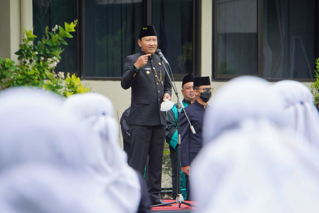 Lantik Jabatan Fungsional Penyetaraan dan Kepala Sekolah, Bupati Motivasi ASN Kabupaten Pasuruan Agar Tetap Profesional dan Inovatif