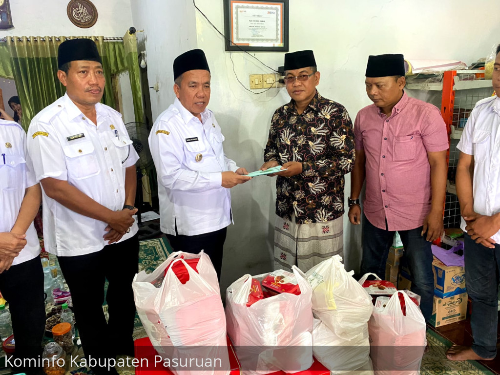 Wabup Mujib Imron Takziah Ke Keluarga Korban Laka Purwodadi